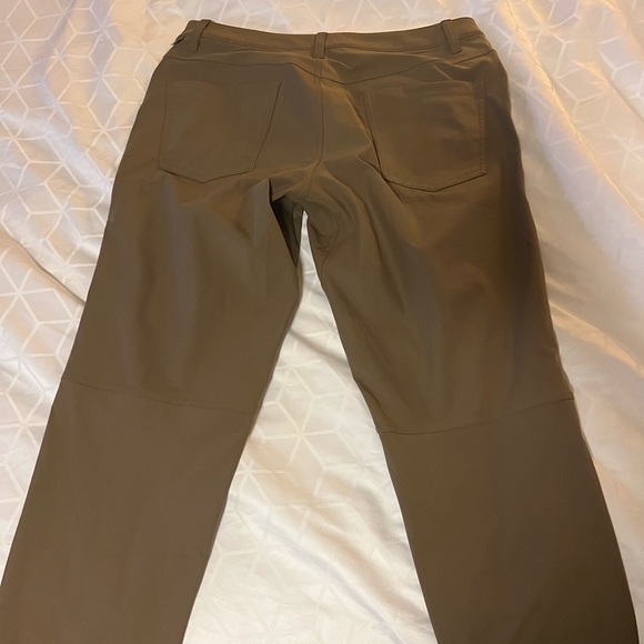 Lululemon ABC Relaxed Fit - Picture 2 of 3